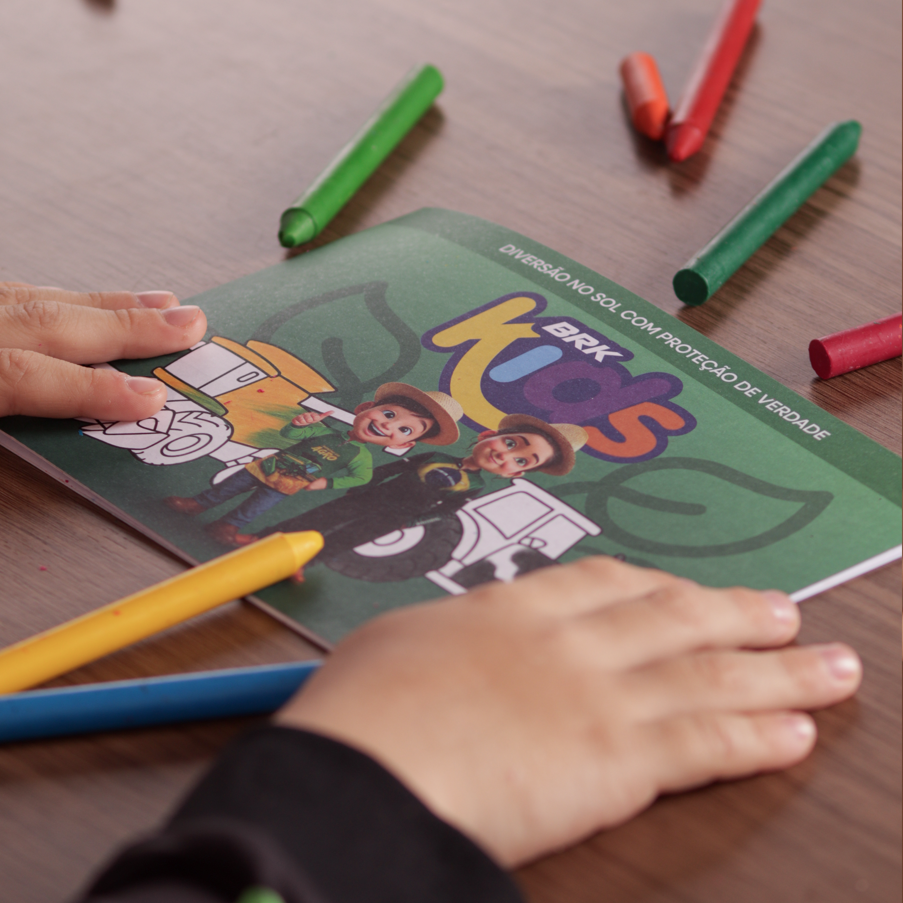 Camisa Agro Kids Brk Verde Colheitadeira com Proteção UV50 + Brinde - Brk Agro