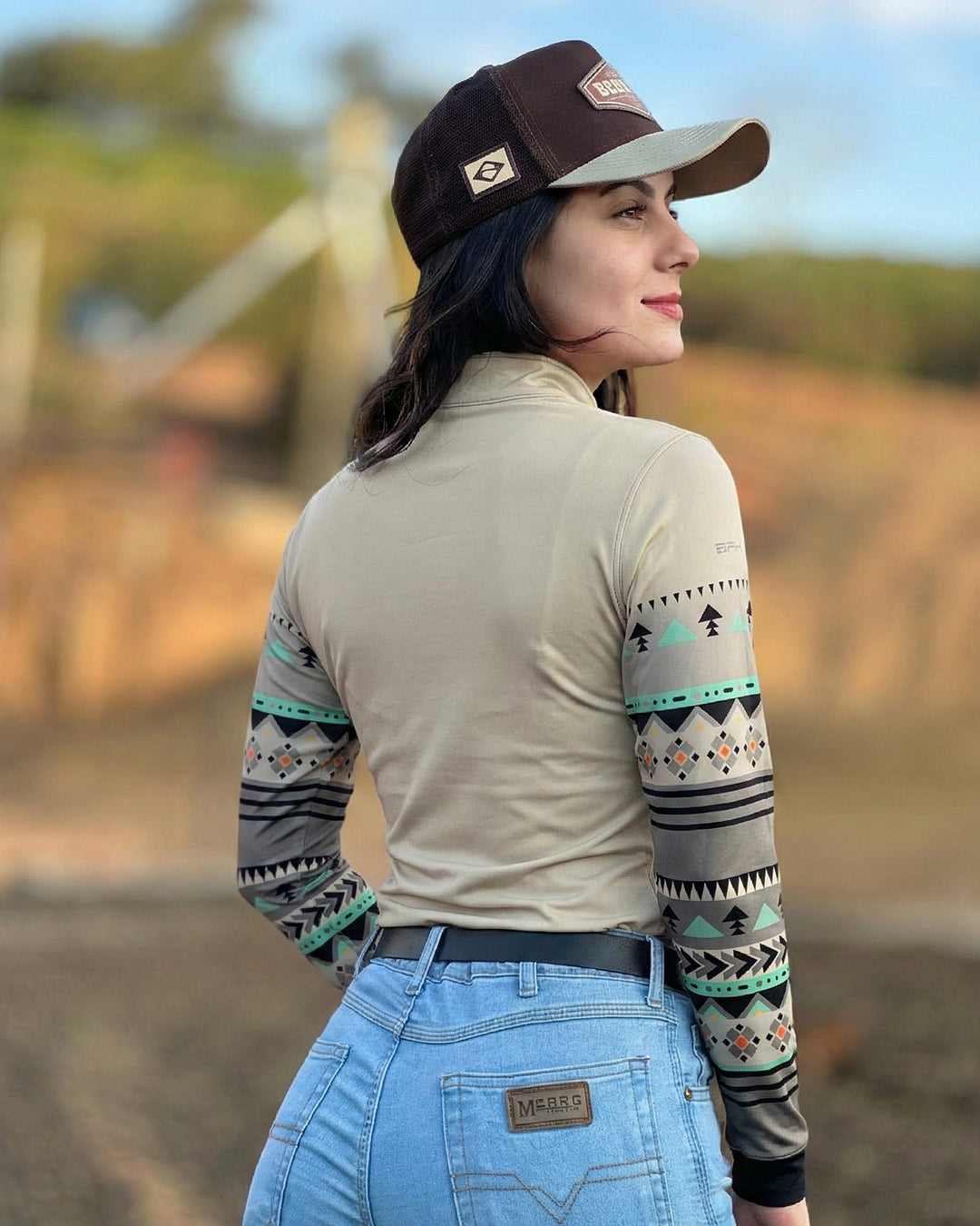 Camisa Agro Feminina BRK Linhas Nativas Cinza com Proteção Solar UV50+