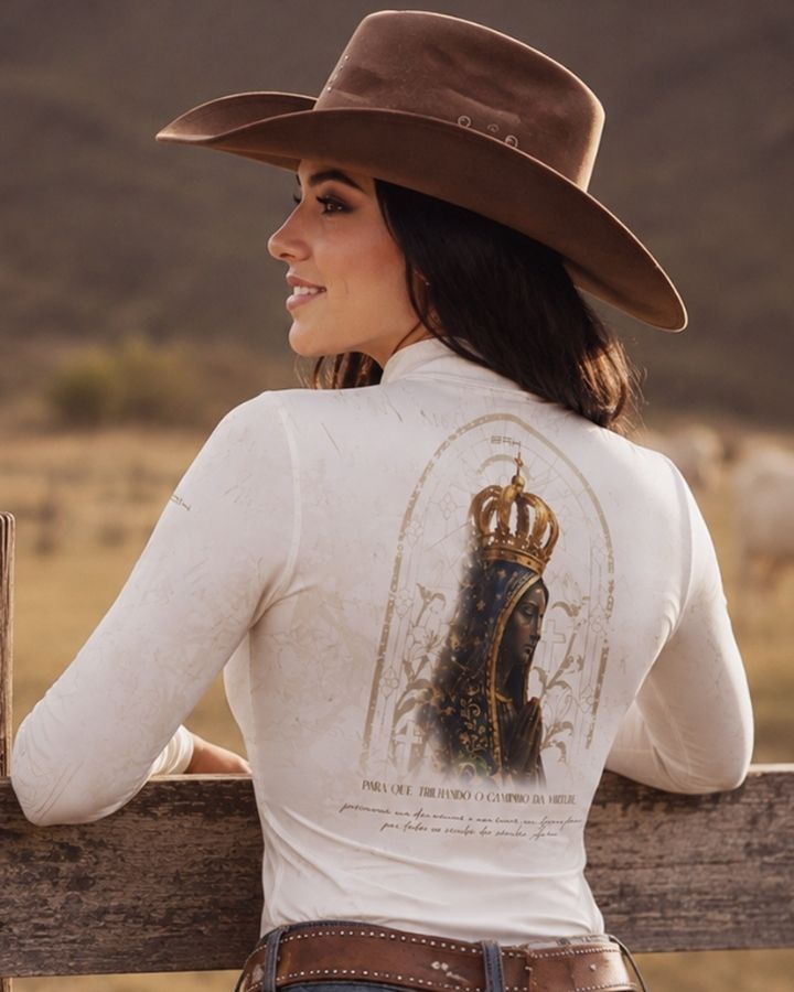 Camisa Feminina Nossa Senhora Aparecida Oração Branco com UV50 - Brk Agro